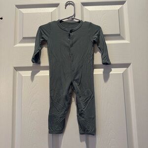 Kyte Baby long sleeve snap romper. 3-6 months